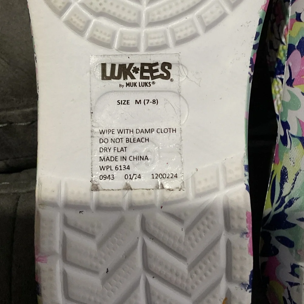 6. LUK-EES Women’s Spa Day Sandals by Muk Luks- size 39 (M 7-8), lightweight